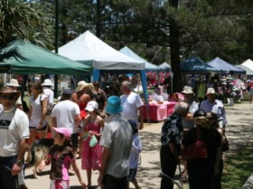 Burleigh Art And Craft Markets - Phillip Island Accommodation 3