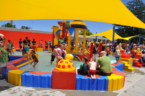 Holland Park Pool - Phillip Island Accommodation 0