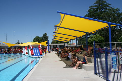 Holland Park Pool - Phillip Island Accommodation 2