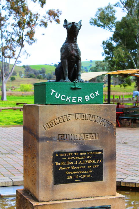 The Dog On The Tucker Box - Phillip Island Accommodation 0