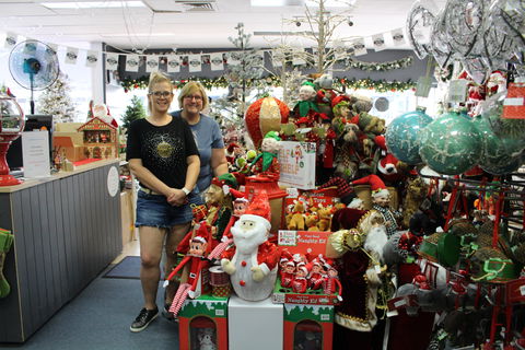 Mrs Claus And Santa - Phillip Island Accommodation 1