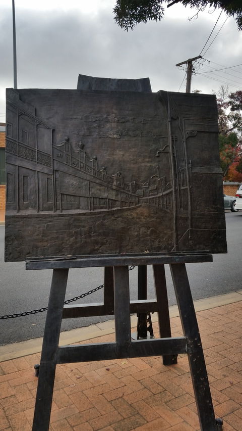 Russell Drysdale Easel Sculpture - Phillip Island Accommodation 0