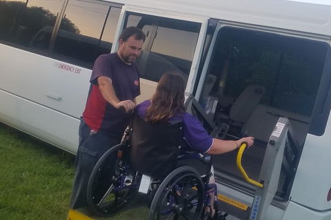 Gold Coast Airport Shared Arrival Shuttle Service With Wheelchair Access - Phillip Island Accommodation 1