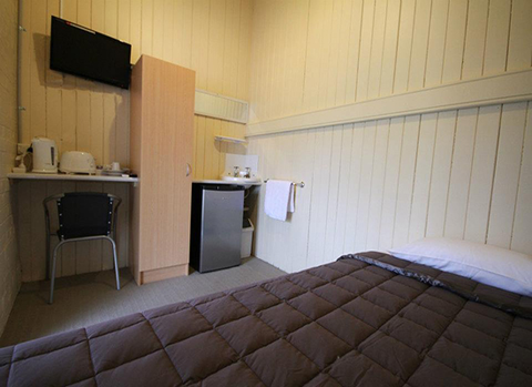 Grand Hotel (Mount Morgan) - Phillip Island Accommodation 1