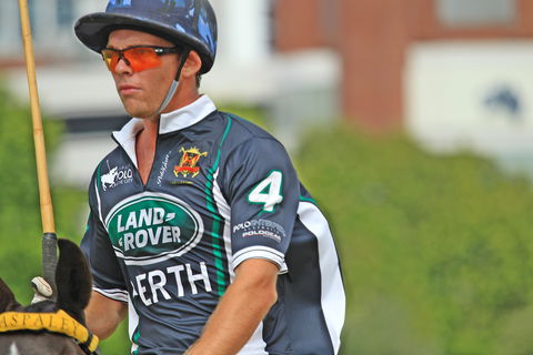 Land Rover Polo In The City - Phillip Island Accommodation 1