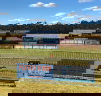 Tathra Cup Hawaiian Themed Fashions on the Field - Phillip Island Accommodation