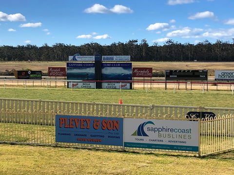 Tathra Cup Hawaiian Themed Fashions On The Field - Phillip Island Accommodation 0