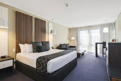 Quality Hotel Taylors Lakes - Phillip Island Accommodation 0