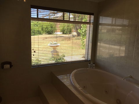 Barossa Shiraz Estate - Phillip Island Accommodation 2