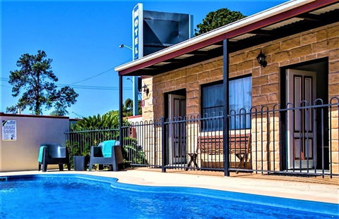 Ascot Lodge Motor Inn Kingaroy - Phillip Island Accommodation 1
