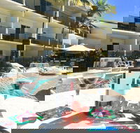 Cairns Queenslander Hotel  Apartments