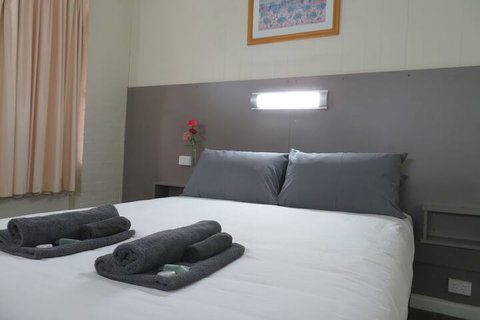 Bishops Lodge Narrandera - Phillip Island Accommodation 7