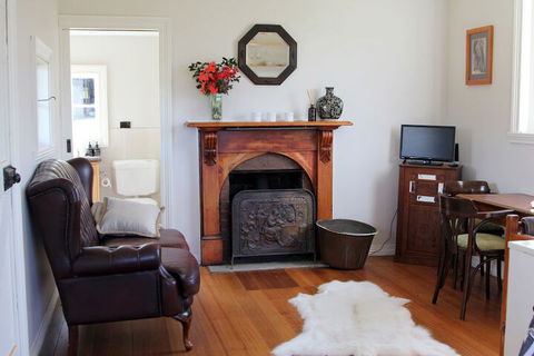 Wines For Joanie Cottage - Phillip Island Accommodation 7