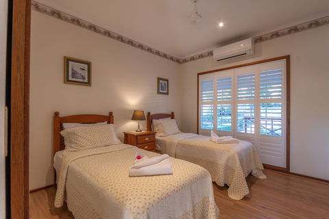 Birds 'n' Bloom Cottages - Phillip Island Accommodation 6