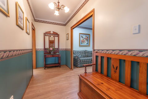 Birds 'n' Bloom Cottages - Phillip Island Accommodation 0