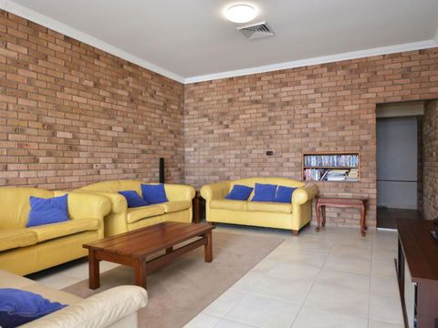 The House On The Lake At Fishing Point Lake Macquarie Honestly Put The Line In & Catch Fish - Phillip Island Accommodation 1