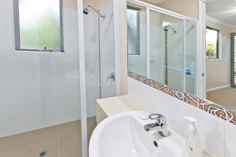 Whatmans Beach House - Phillip Island Accommodation 6