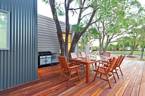 Whatmans Beach House - Phillip Island Accommodation 4