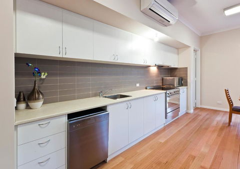 Whatmans Beach House - Phillip Island Accommodation 5