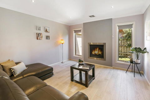 Luxury Coastal Escape - Phillip Island Accommodation 4