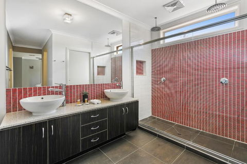 Luxury Coastal Escape - Phillip Island Accommodation 2