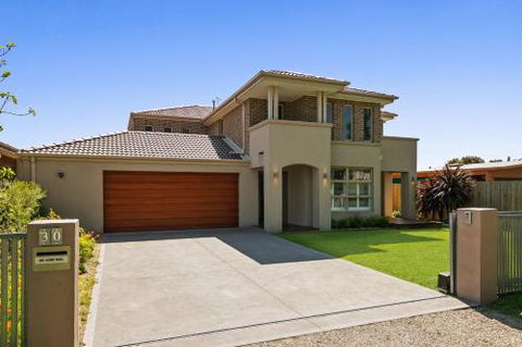 Luxury Coastal Escape - Phillip Island Accommodation 5