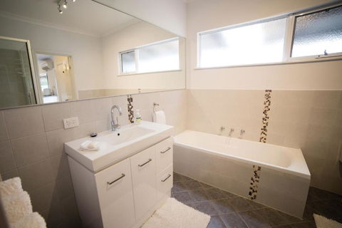 The Summer House Retreat - Phillip Island Accommodation 6