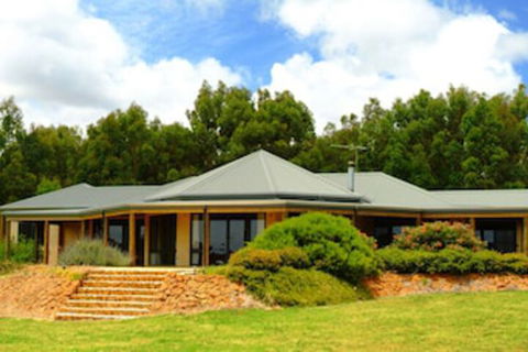 Rural Hideaway - Phillip Island Accommodation 0