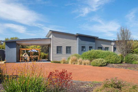 Wirraway Luxury Chalet - Phillip Island Accommodation 4