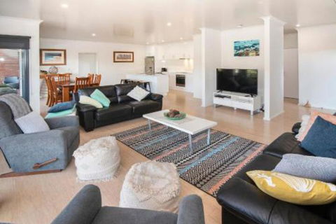 Wirraway Luxury Chalet - Phillip Island Accommodation 2
