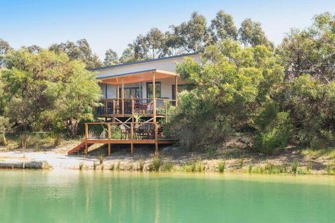 Wirraway Luxury Chalet - Phillip Island Accommodation 3