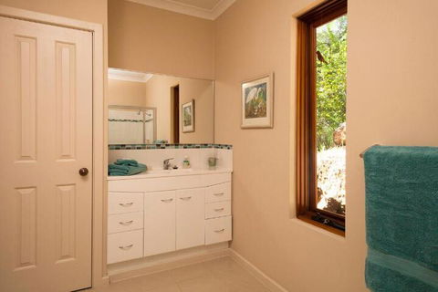 Innisfree Mountain Retreat - Phillip Island Accommodation 5