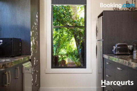 The WeareHouse In Deloraine - Phillip Island Accommodation 7