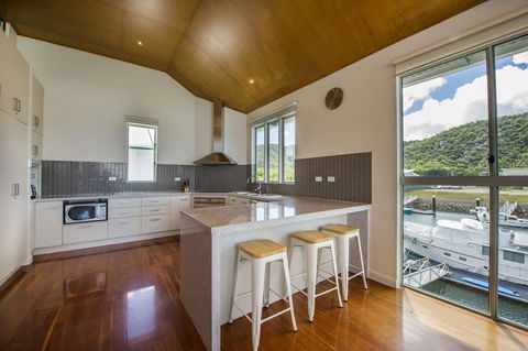 Waters Edge Townhouse 2 - Phillip Island Accommodation 3