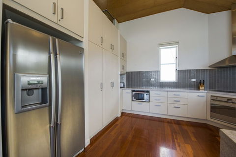 Waters Edge Townhouse 2 - Phillip Island Accommodation 5