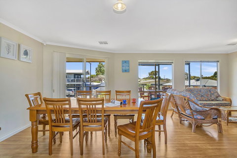 Green Reef Beach House - Phillip Island Accommodation 5