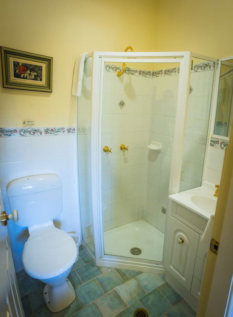 Whispering Pines Cottages - Phillip Island Accommodation 5