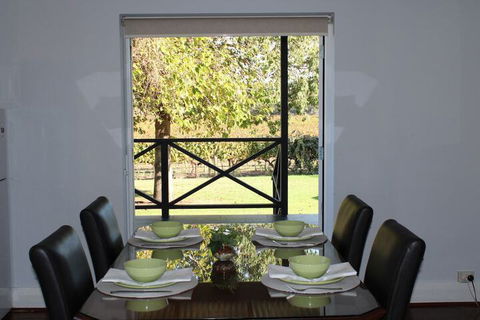 Vineyard Cottage At Upper Reach Winery - Phillip Island Accommodation 5