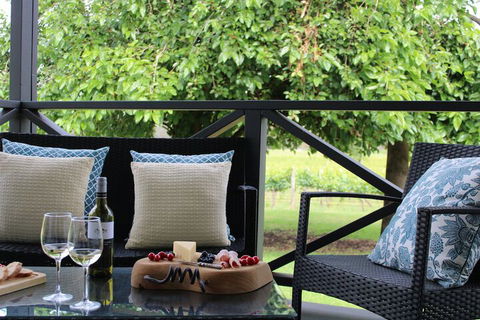 Vineyard Cottage At Upper Reach Winery - Phillip Island Accommodation 7