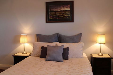 Vineyard Cottage At Upper Reach Winery - Phillip Island Accommodation 1