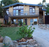 Alpine Apartment Great location with views of Lake Jindabyne