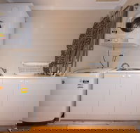 Lovely 5BR house walk to train and shops - Phillip Island Accommodation