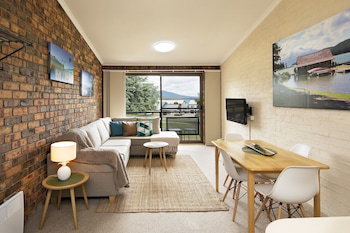 Ellswood 9 In Central Jindabyne - Phillip Island Accommodation 0