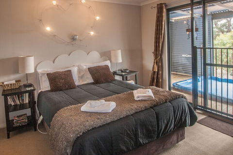 Cloud Nine Spa Chalets - Phillip Island Accommodation 2