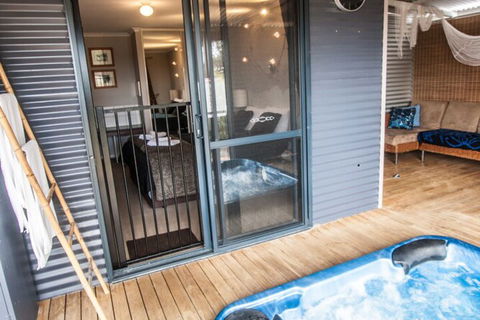 Cloud Nine Spa Chalets - Phillip Island Accommodation 1