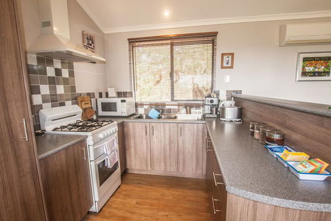 Cloud Nine Spa Chalets - Phillip Island Accommodation 6