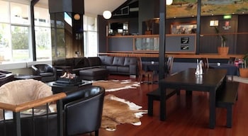 Horizons 216 - Lake Jindabyne Waterfront - Phillip Island Accommodation 0