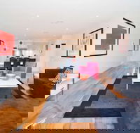 Bay Views Port Melbourne - Phillip Island Accommodation