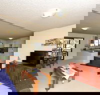 Shoreline Unit 2 / 1 Intrepid Close