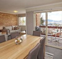 Beloka 9 - Overlooking Lake Jindabyne - Phillip Island Accommodation